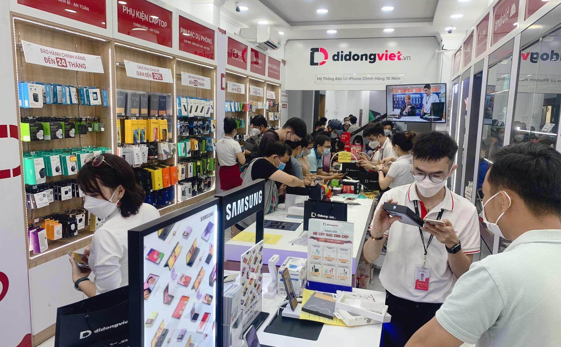 Samsung Galaxy S21 FE chính thức mở bán tại Việt Nam kèm bộ quà tặng lên đến 7 triệu đồng Samsung Galaxy S21 FE chính thức mở bán tại Việt Nam kèm bộ quà tặng lên đến 7 triệu đồng
