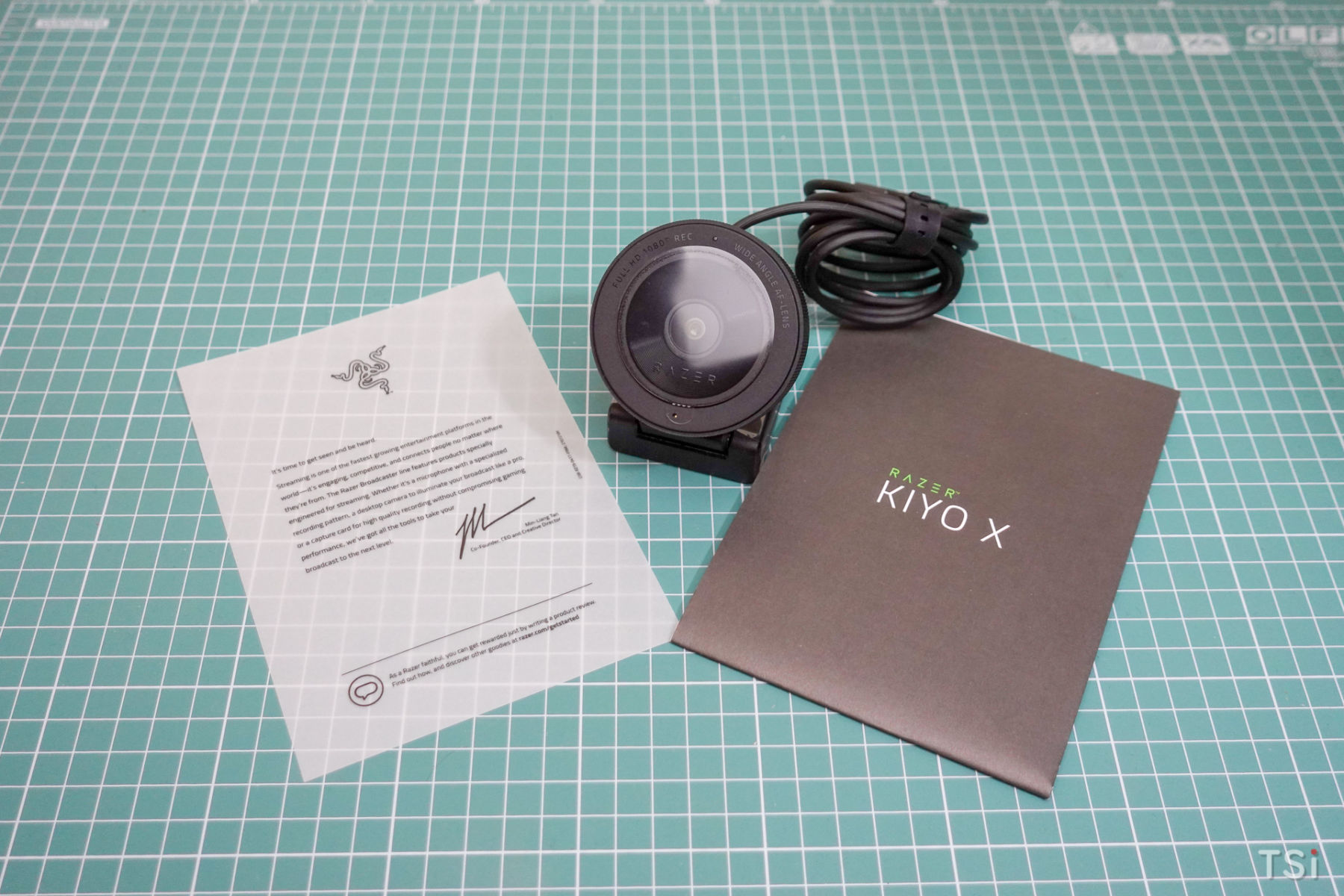 Xài thử webcam Razer Kiyo X: đơn giản, hiệu quả