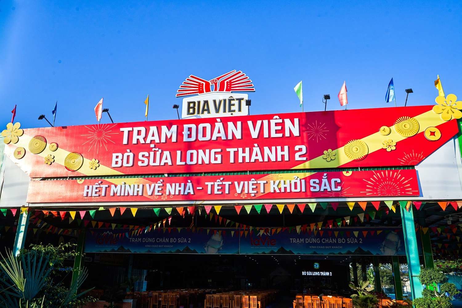 Bia Việt mở chiến dịch 'hết mình về nhà - Tết Việt khởi sắc'
