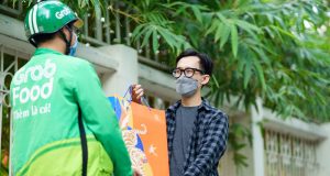 Grab Việt Nam vừa khởi động chương trình mua sắm Tết với hàng loạt giỏ quà Tết đa dạng trên GrabMart, mang đến cho người dùng thêm nhiều lựa chọn mua hàng hoá và quà Tết với chi phí hợp lý, tiện lợi và giao hàng nhanh chóng.