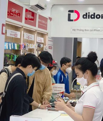 Nhiều điện thoại, laptop, phụ kiện công nghệ giá giảm mạnh đến 7 triệu đồng dịp cận Tết Nguyên Đán