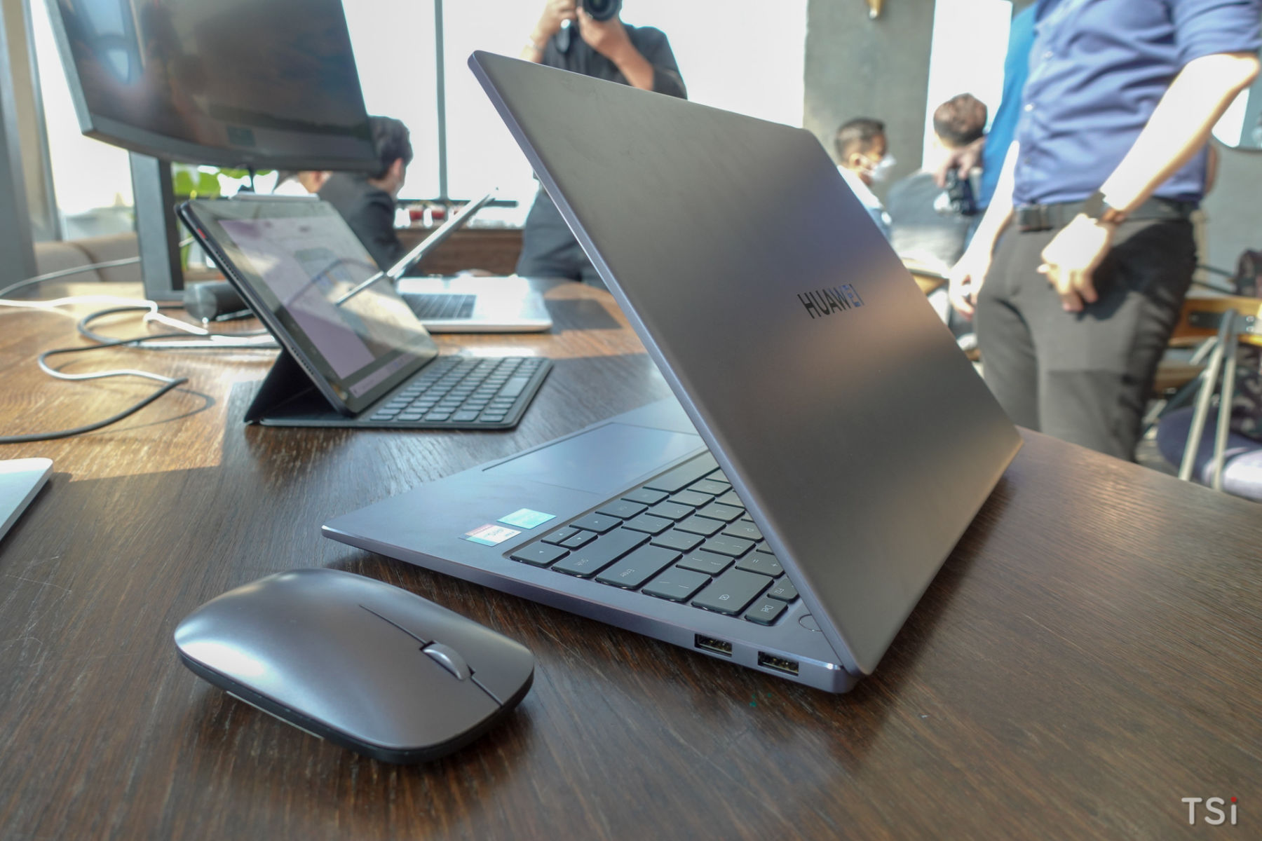 Huawei MateBook 14 ra mắt: tỉ lệ khung hình 3:2, giá dưới 20 triệu đồng