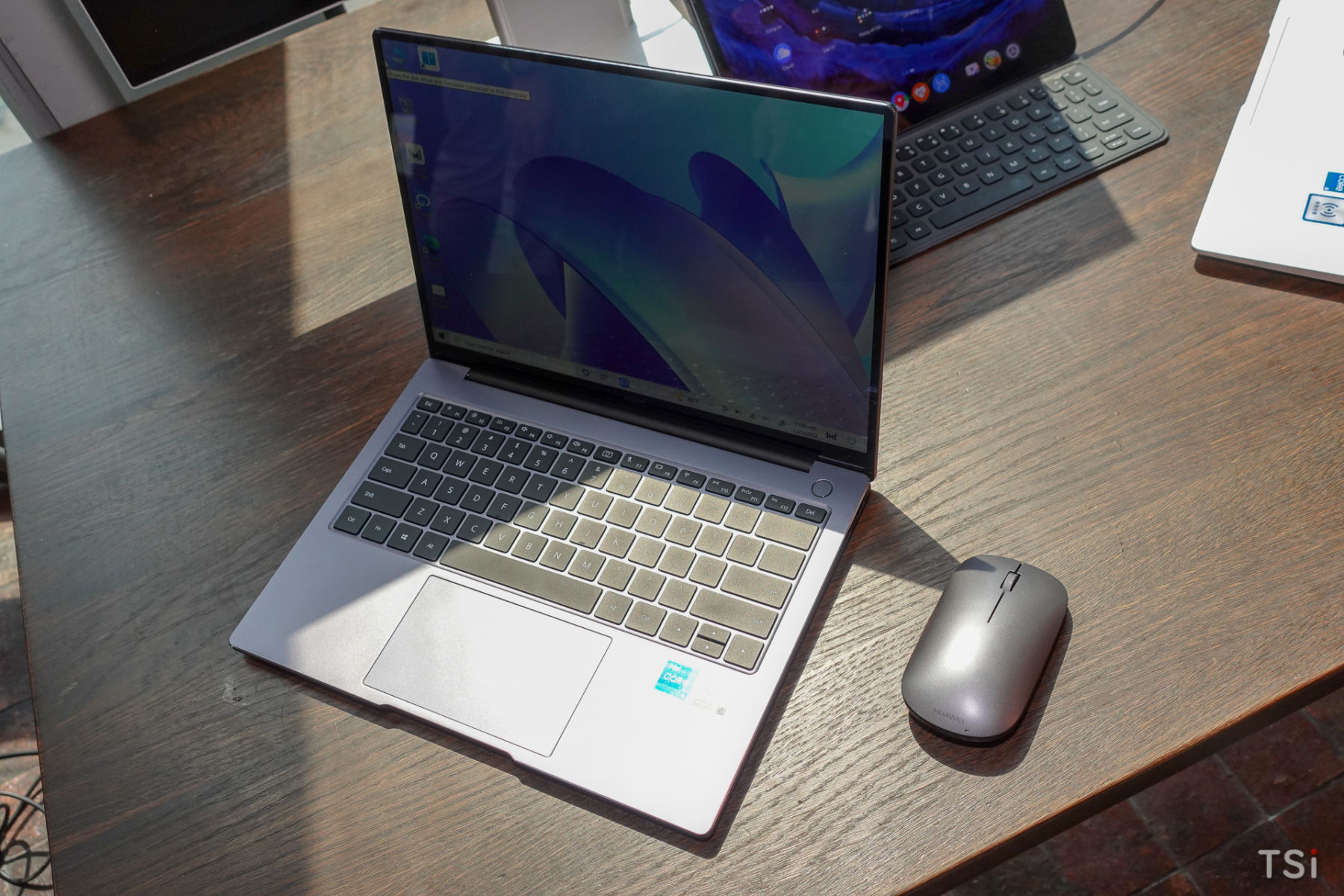Huawei MateBook 14 ra mắt: tỉ lệ khung hình 3:2, giá dưới 20 triệu đồng