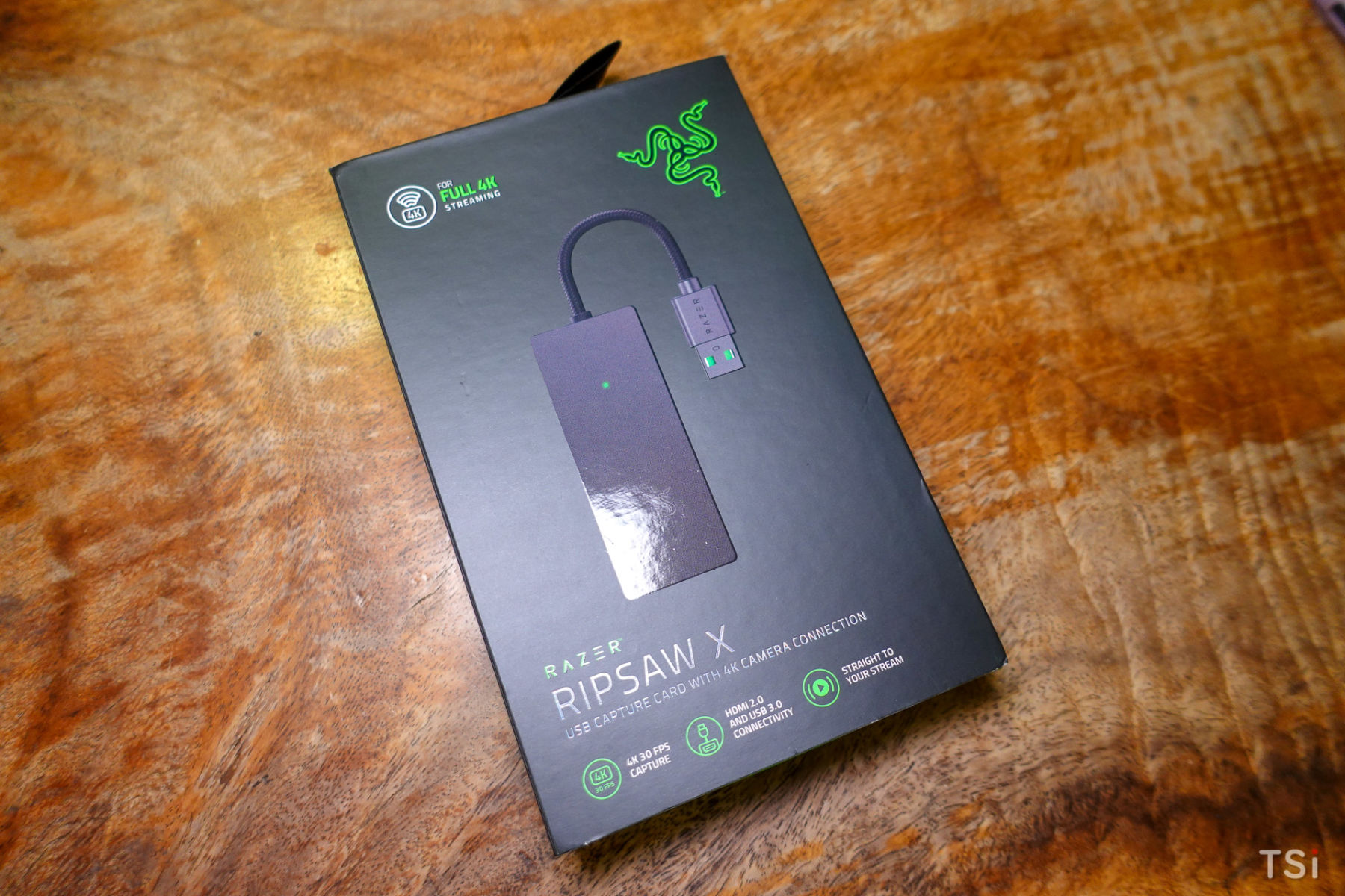 Thử xài Razer Ripsaw X: dễ dùng, cắm là chạy, tương thích tốt Thử xài Razer Ripsaw X: dễ dùng, cắm là chạy, tương thích tốt