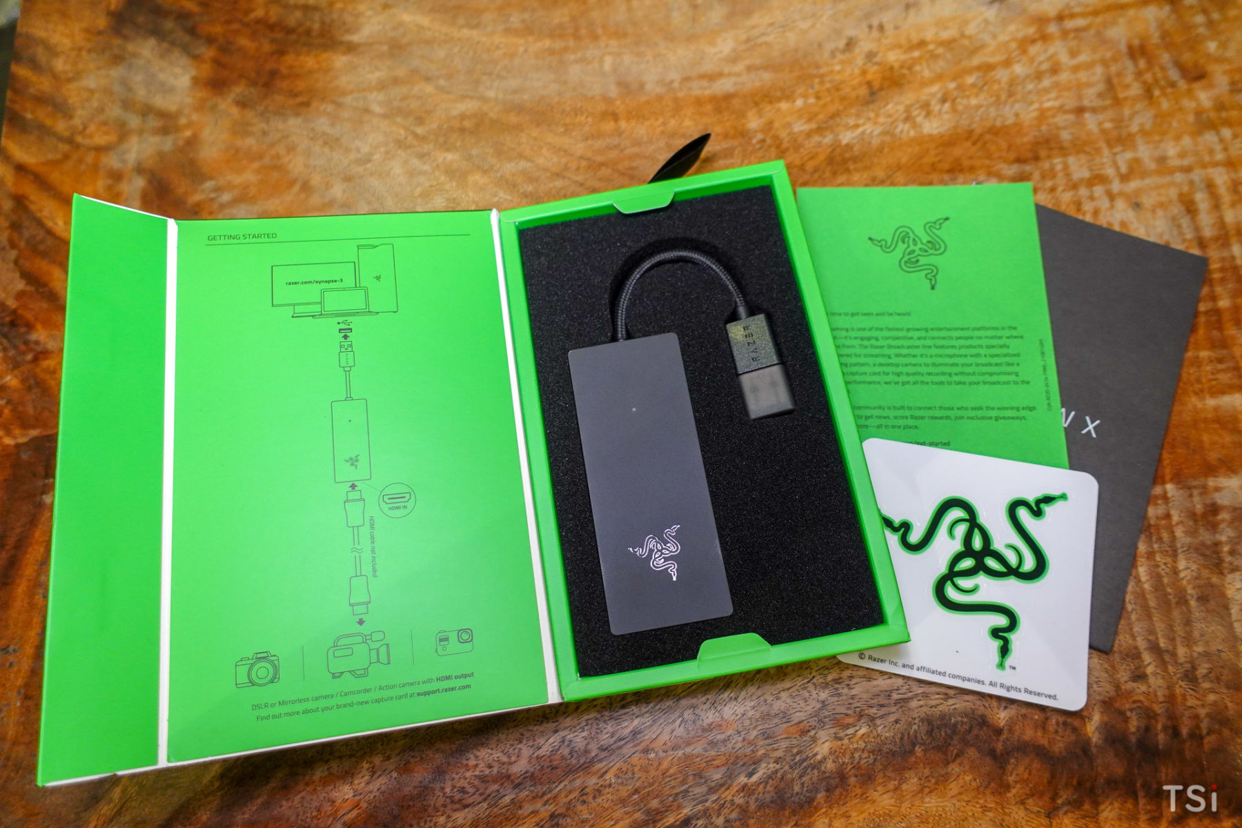 Thử xài Razer Ripsaw X: dễ dùng, cắm là chạy, tương thích tốt Thử xài Razer Ripsaw X: dễ dùng, cắm là chạy, tương thích tốt