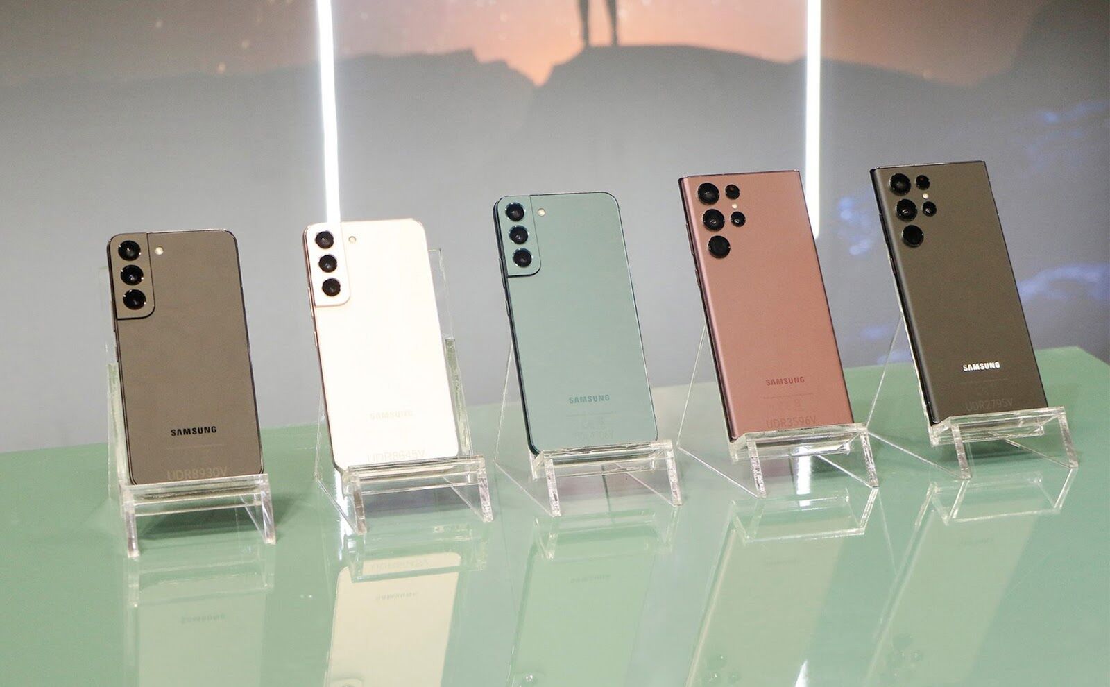 Đặt trước Samsung Galaxy S22 series nhận bộ quà khủng lên đến 7 triệu đồng tại Di Động Việt Đặt trước Samsung Galaxy S22 series nhận bộ quà khủng lên đến 7 triệu đồng tại Di Động Việt