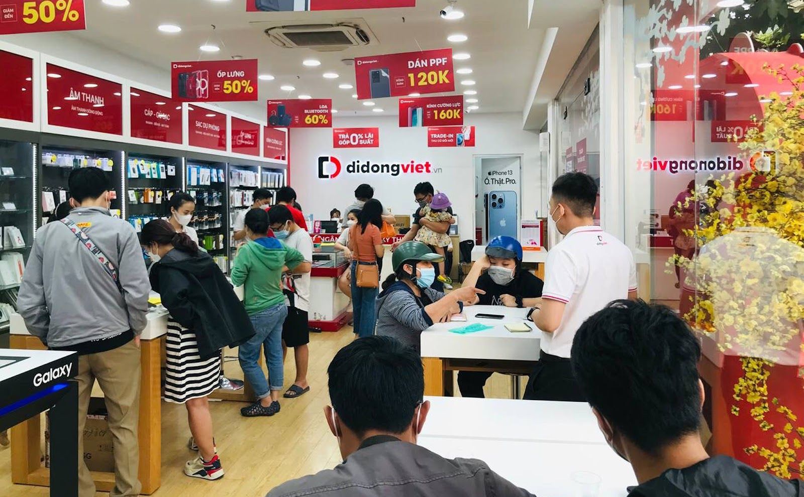 Cuối tháng 2, giá điện thoại, tablet, laptop và phụ kiện công nghệ giảm mạnh, có thiết bị giảm đến 60% Cuối tháng 2, giá điện thoại, tablet, laptop và phụ kiện công nghệ giảm mạnh, có thiết bị giảm đến 60%
