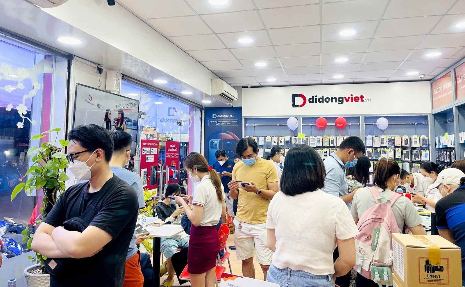 Tháng 2: iPhone 13 series vẫn là dòng điện thoại được chọn mua nhiều nhất Tháng 2: iPhone 13 series vẫn là dòng điện thoại được chọn mua nhiều nhất
