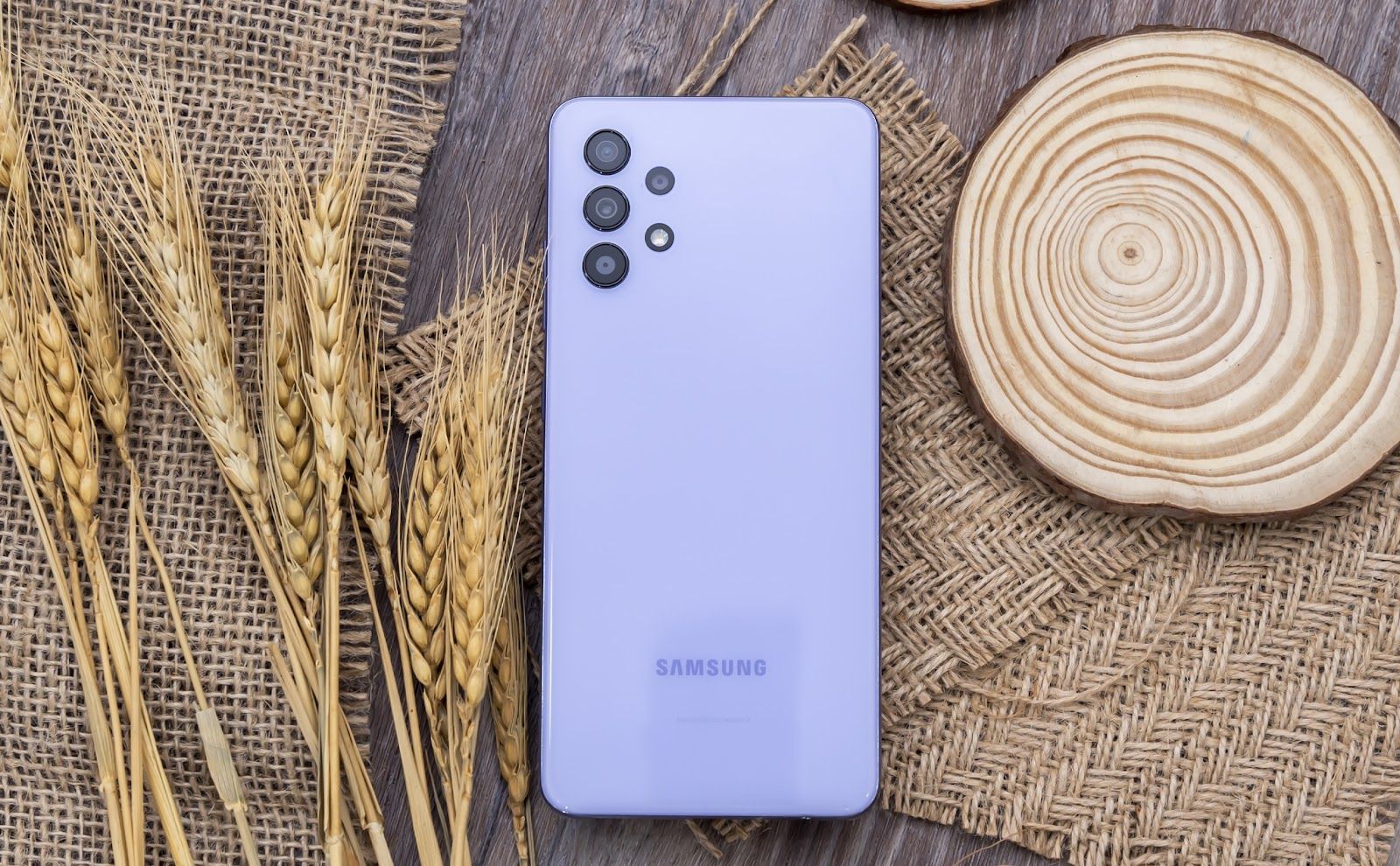Galaxy A series vẫn là dòng điện thoại bán chạy nhất phân khúc tầm trung giữa tháng 3 Galaxy A series vẫn là dòng điện thoại bán chạy nhất phân khúc tầm trung giữa tháng 3