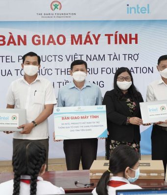 Intel Products Việt Nam tài trợ máy tính xách tay cho dự án 'phổ cập kỹ năng số' cho học sinh nông thôn Việt Nam