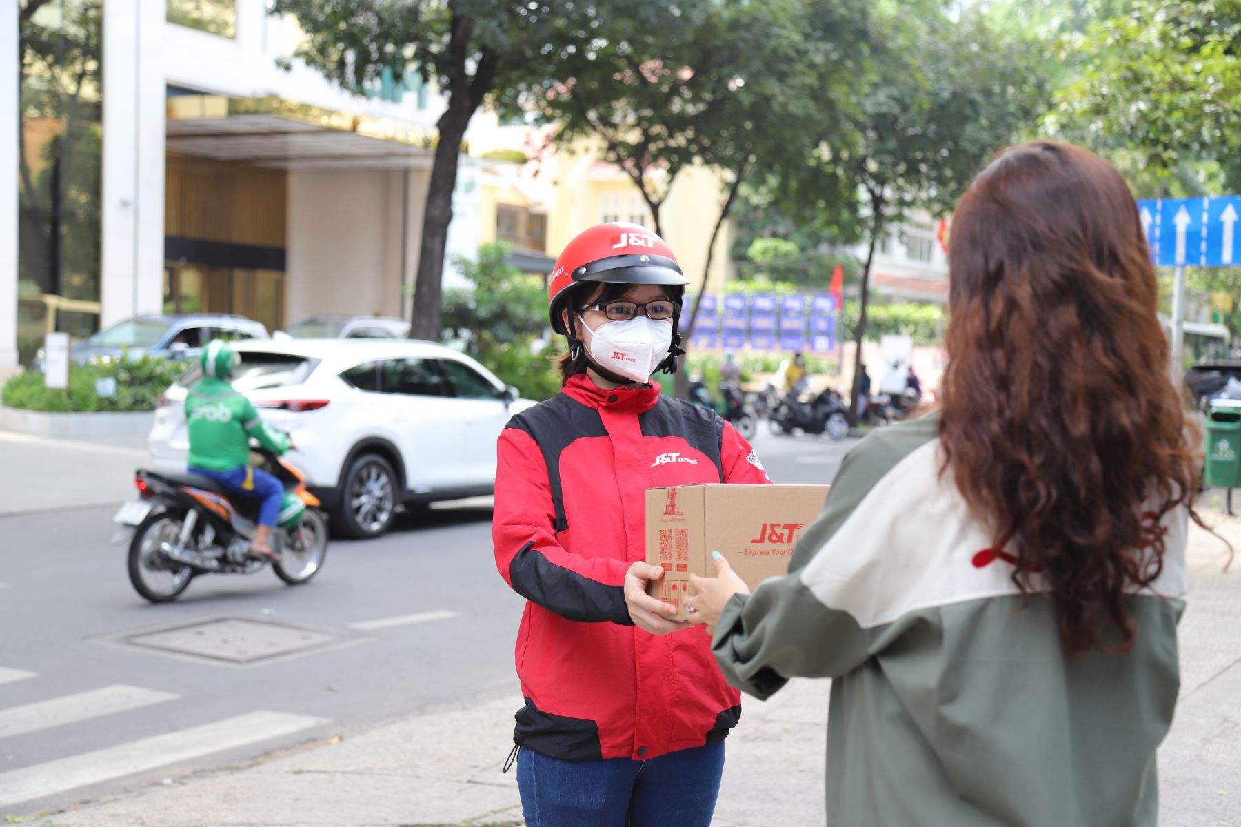 Nhượng quyền bưu cục: chìa khóa vàng cho các nhà khởi nghiệp 2022 Hưởng lợi từ sự phát triển thần tốc của nền kinh tế số, lĩnh vực chuyển phát nhanh đang tạo nên một môi trường cạnh tranh sôi nổi với dư địa ngày càng lớn cho các nhà khởi nghiệp.