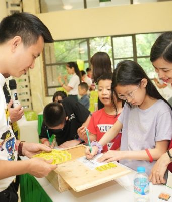 Rộn ràng Ngày hội Cha-Ching trang bị kỹ năng quản lý tiền cho trẻ em Việt Nam