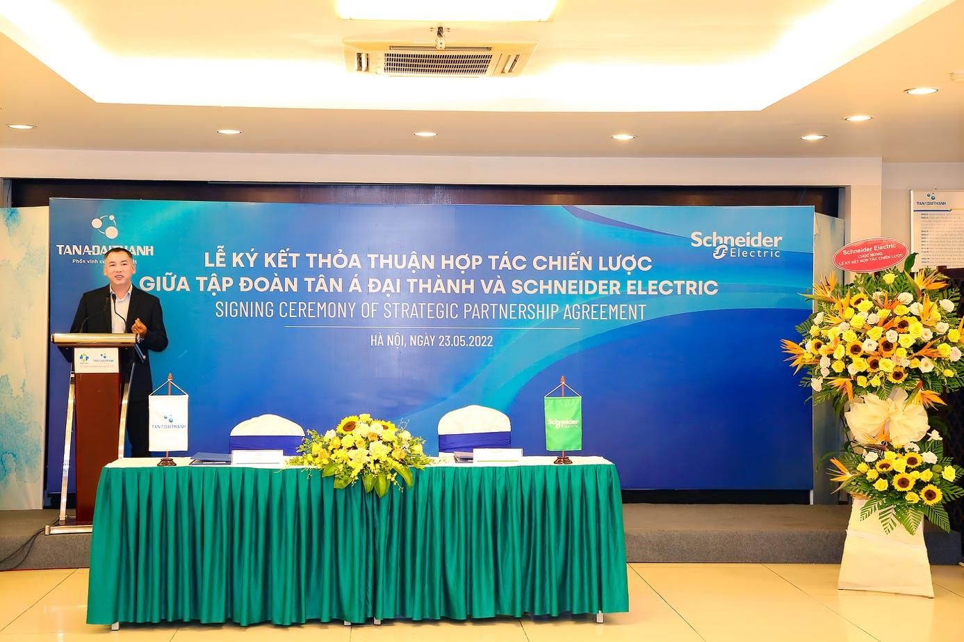 Schneider Electric Việt Nam và Tập đoàn Tân Á Đại Thành hợp tác xây dựng giải pháp cho Khu đô thị thông minh. 