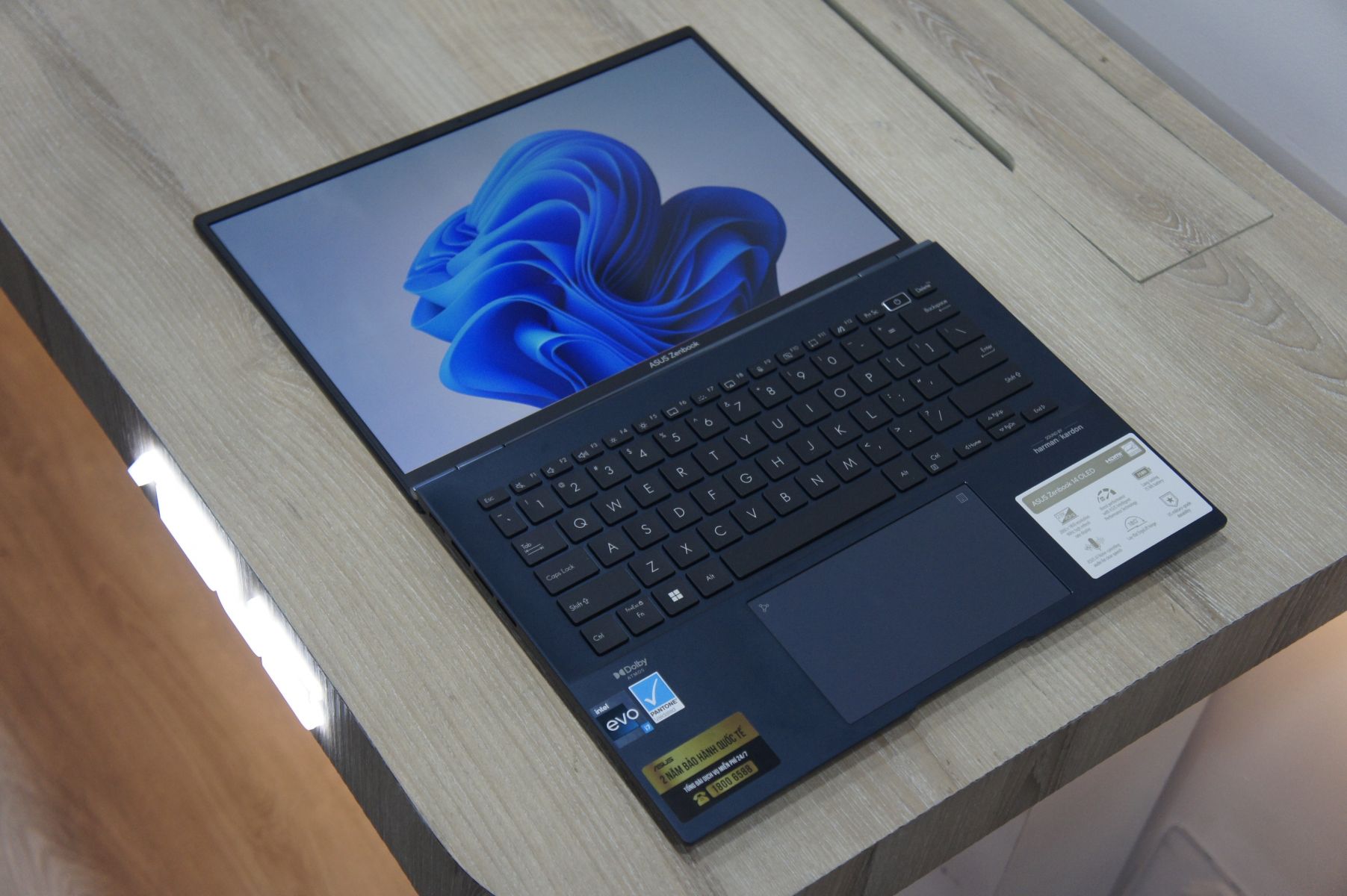 Đột phá diện mạo mới trên ASUS Zenbook 14 OLED Đột phá diện mạo mới trên ASUS Zenbook 14 OLED