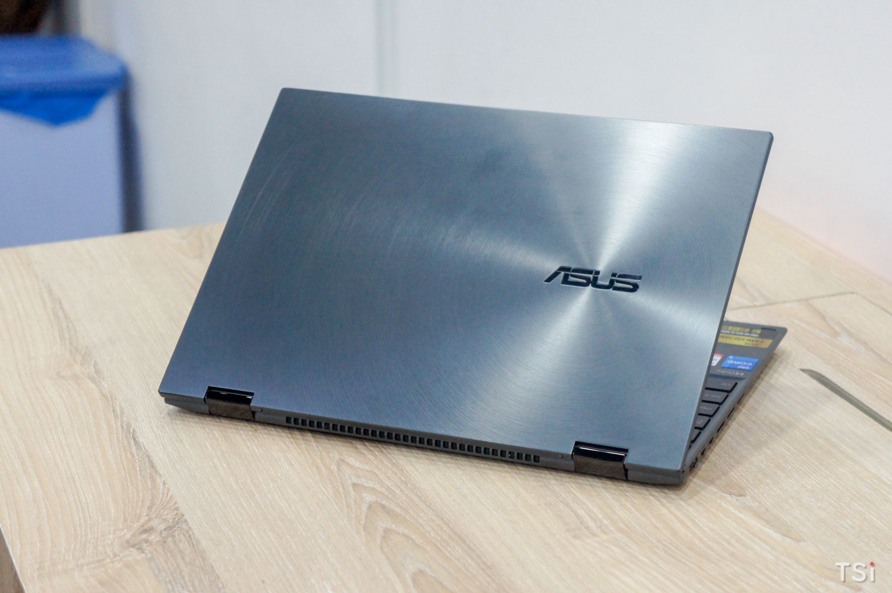 Đột phá diện mạo mới trên ASUS Zenbook 14 OLED Đột phá diện mạo mới trên ASUS Zenbook 14 OLED