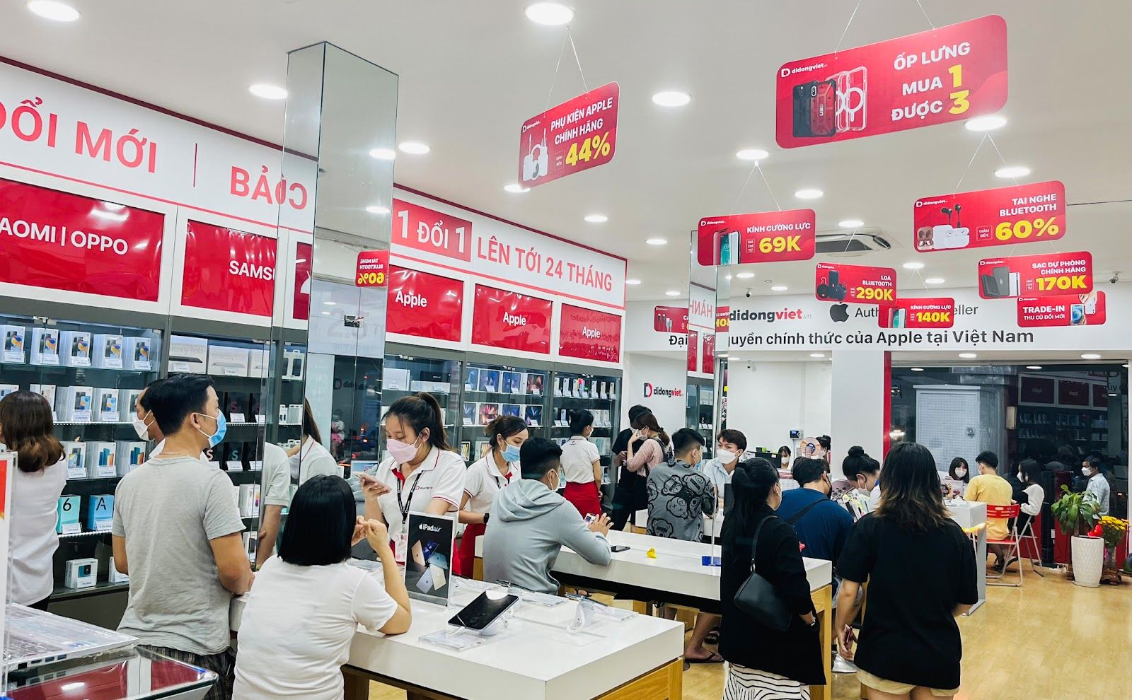 Đại lý bán lẻ mừng sinh nhật, điện thoại và phụ kiện công nghệ giảm đến nửa giá Đại lý bán lẻ mừng sinh nhật, điện thoại và phụ kiện công nghệ giảm đến nửa giá