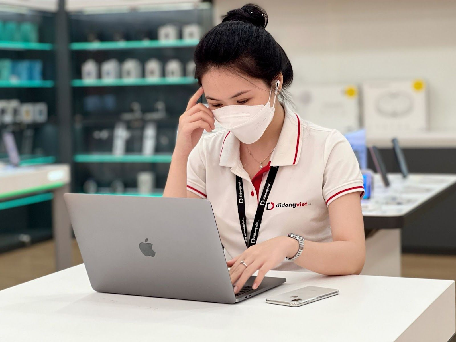 Đại lý bán lẻ giảm đến chục triệu cho điện thoại, laptop, phụ kiện công nghệ giảm hơn nửa giá dịp 7.7 Đại lý bán lẻ giảm đến chục triệu cho điện thoại, laptop, phụ kiện công nghệ giảm hơn nửa giá dịp 7.7