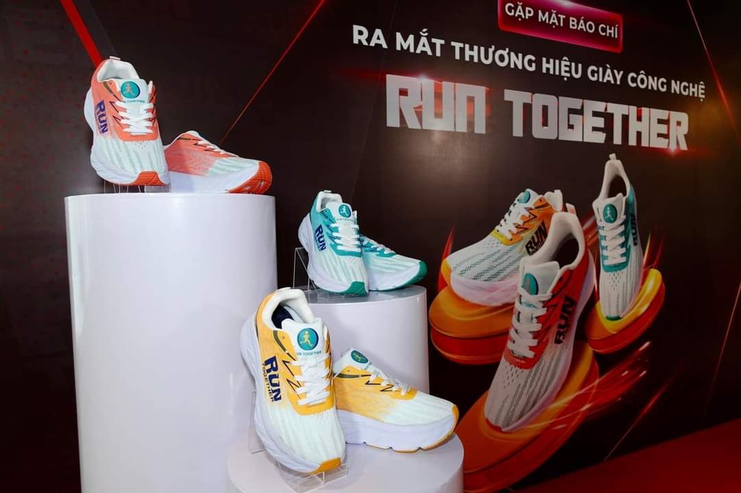 Ra mắt giày công nghệ RUN Together cho người yêu chạy bộ Ra mắt giày công nghệ RUN Together cho người yêu chạy bộ