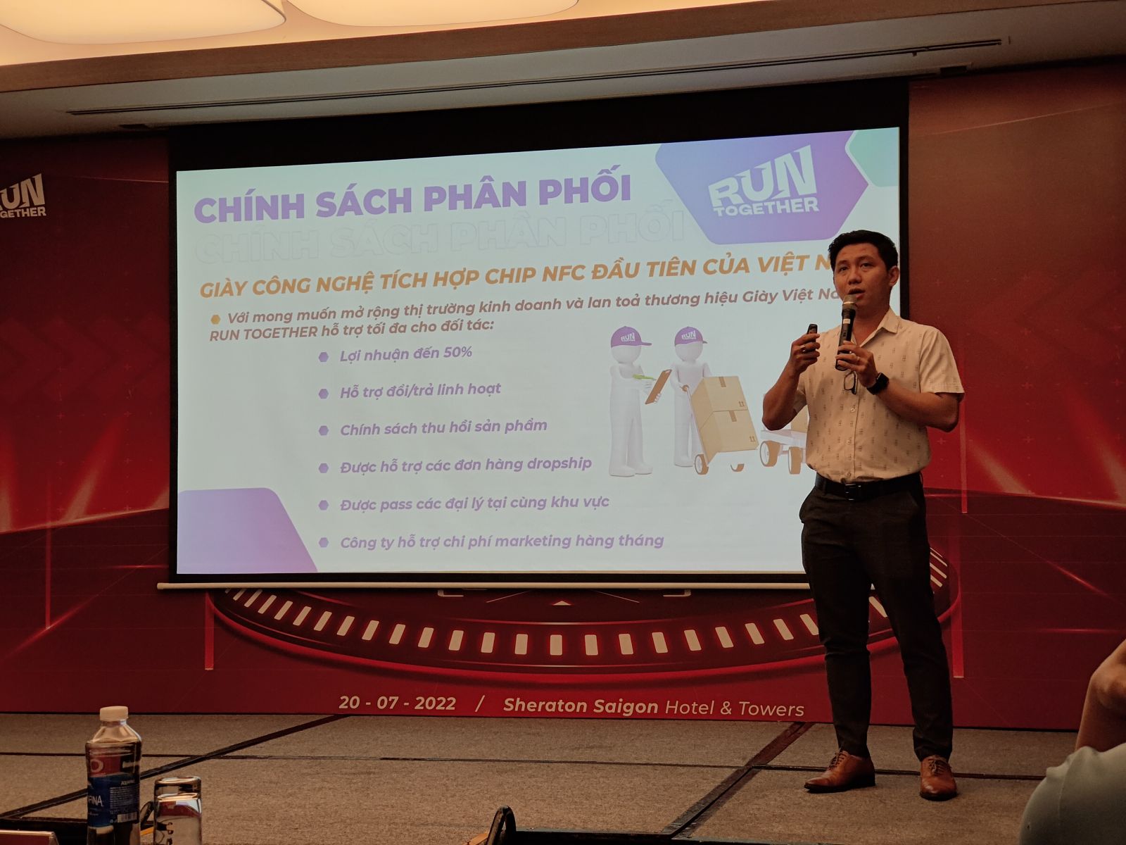 Ra mắt giày công nghệ RUN Together cho người yêu chạy bộ Ra mắt giày công nghệ RUN Together cho người yêu chạy bộ