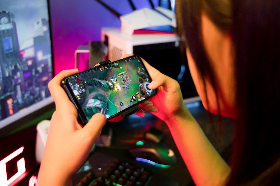ROG Phone 6 bán từ hôm nay giá 22 triệu đồng ROG Phone 6 bán từ hôm nay giá 22 triệu đồng