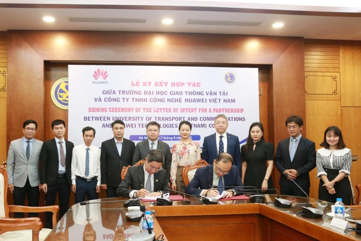 Huawei ký kết hợp tác đào tạo nhân tài số cùng 2 trường đại học tại Việt Nam Huawei ký kết hợp tác đào tạo nhân tài số cùng 2 trường đại học tại Việt Nam
