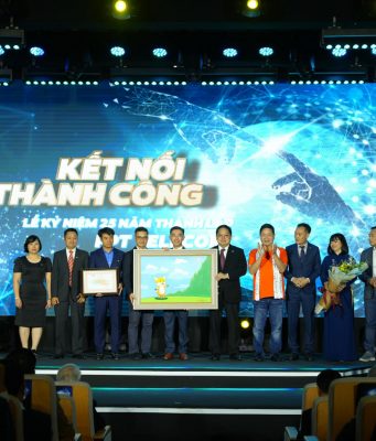FPT Telecom kỷ niệm 25 năm thành lập và đón nhận Bằng khen của Bộ Thông tin Truyền thông