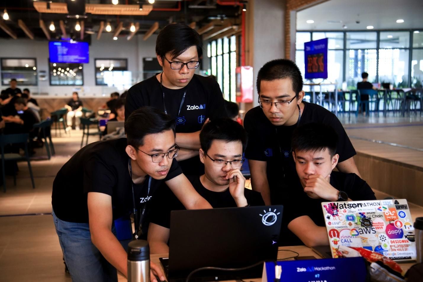 Dùng 1.000 người và 4 tháng để xây dựng đề thi Zalo AI Challenge Dùng 1.000 người và 4 tháng để xây dựng đề thi Zalo AI Challenge