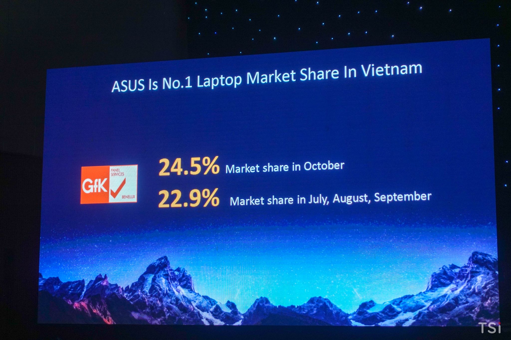 ASUS ra mắt Zenbook 17 Fold OLED (UX9702), giá 90 triệu đồng ASUS ra mắt Zenbook 17 Fold OLED (UX9702), giá 90 triệu đồng