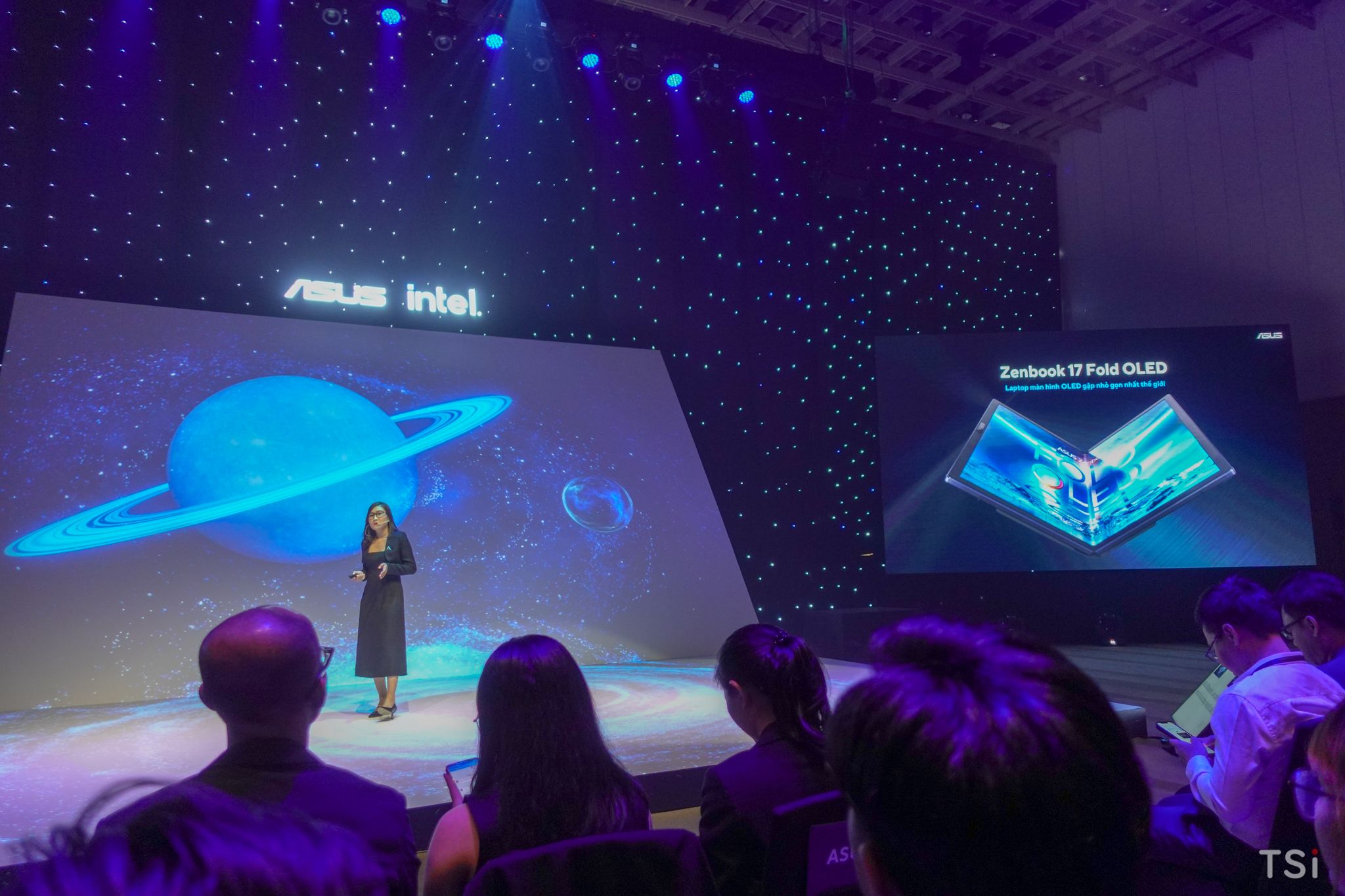 ASUS ra mắt Zenbook 17 Fold OLED (UX9702), giá 90 triệu đồng ASUS ra mắt Zenbook 17 Fold OLED (UX9702), giá 90 triệu đồng
