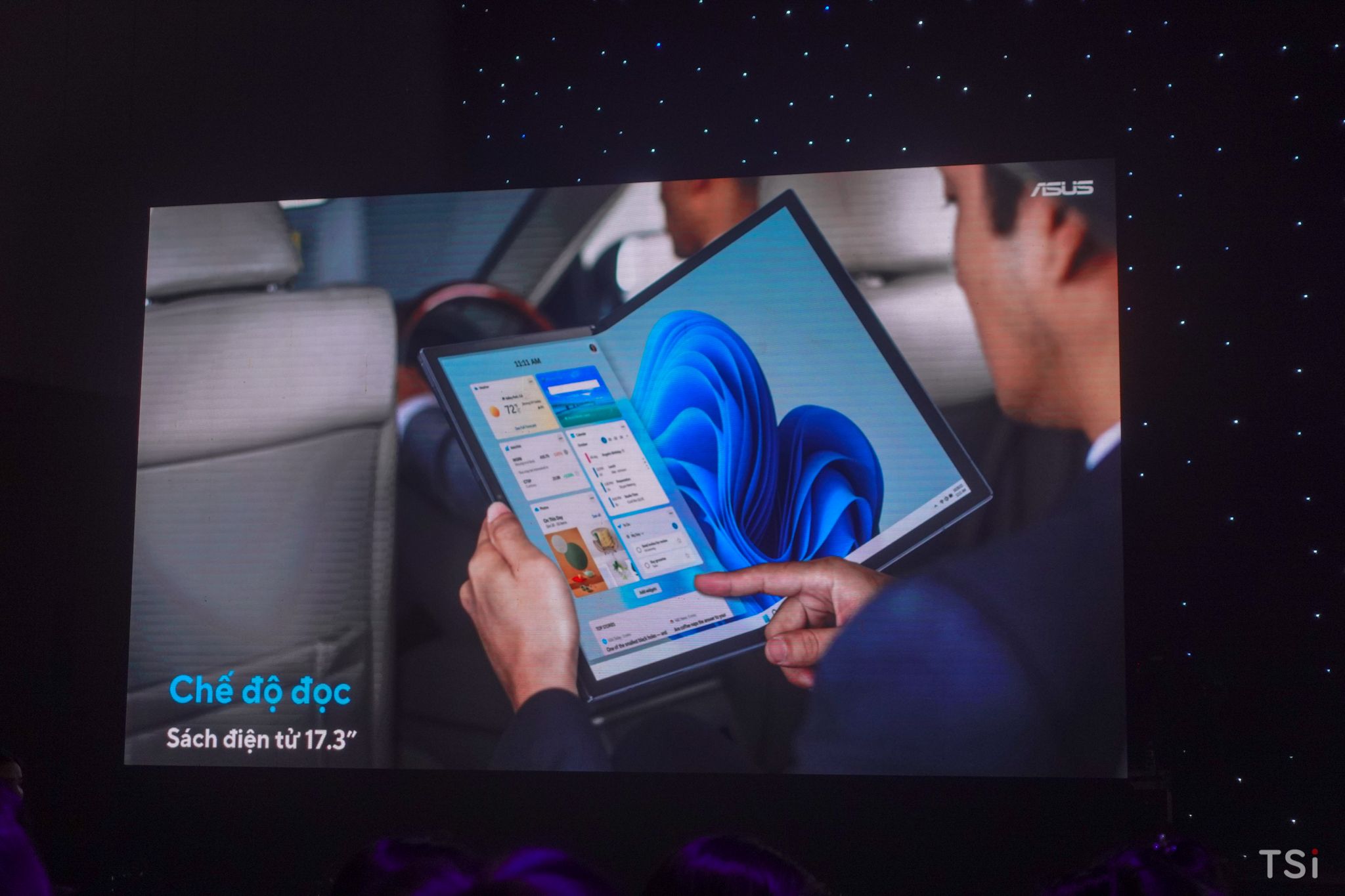 ASUS ra mắt Zenbook 17 Fold OLED (UX9702), giá 90 triệu đồng ASUS ra mắt Zenbook 17 Fold OLED (UX9702), giá 90 triệu đồng