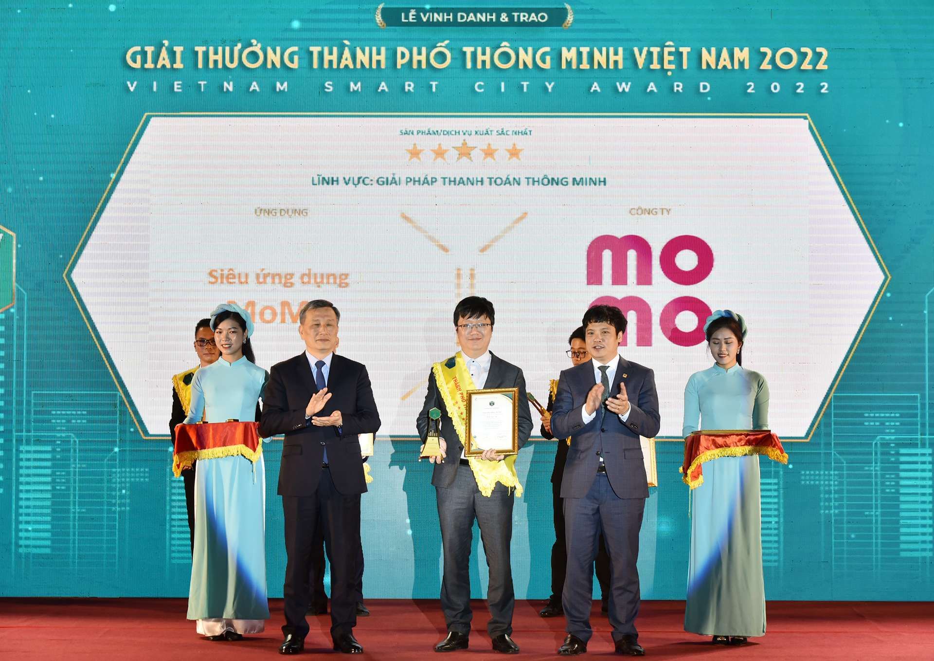 MoMo lần đầu được vinh danh tại Giải thưởng Thành phố thông minh Việt Nam 2022 MoMo lần đầu được vinh danh tại Giải thưởng Thành phố thông minh Việt Nam 2022