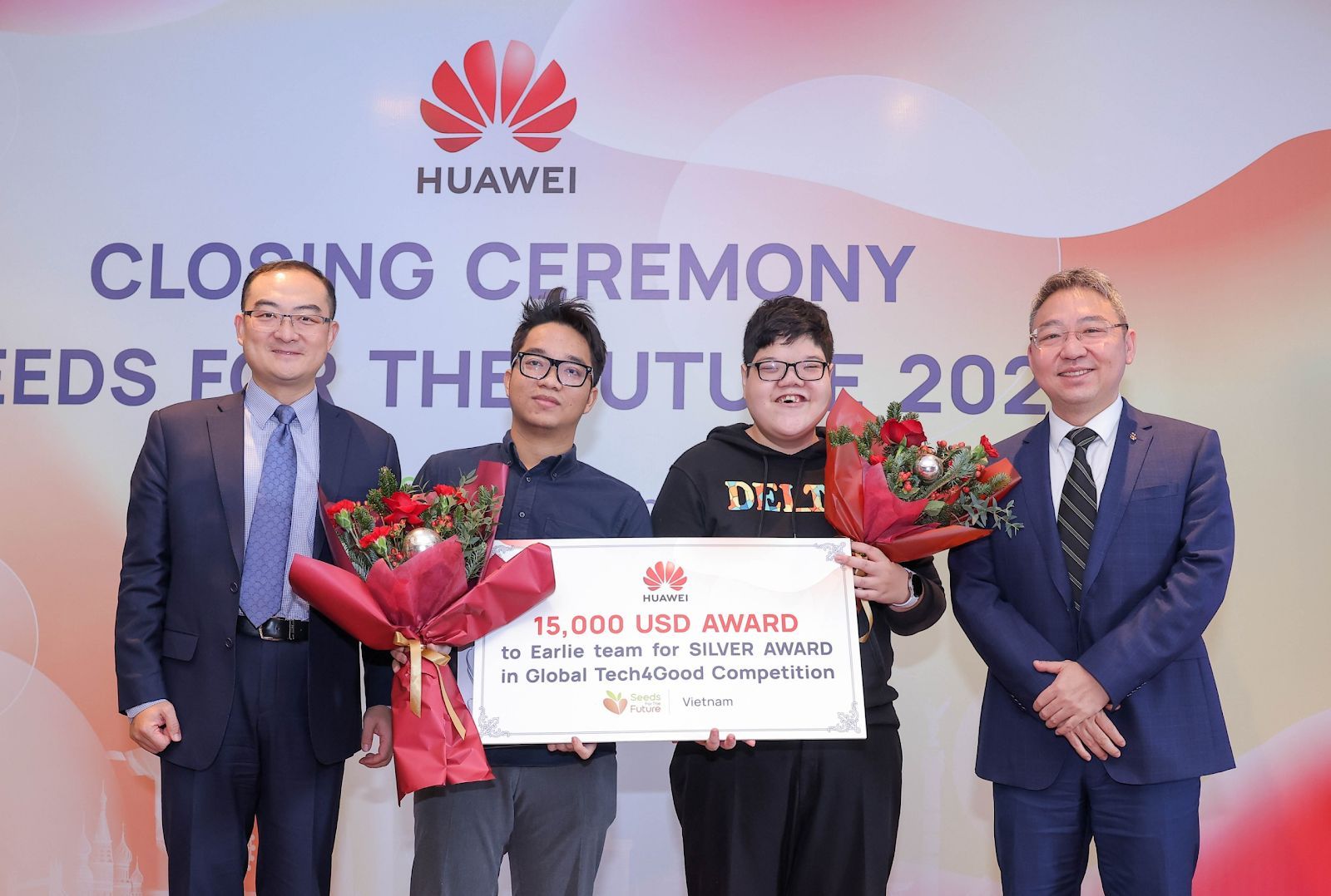 Huawei Việt Nam nhận bằng khen từ Hội Truyền thông số cho nỗ lực đào tạo nhân tài ngành ICT 