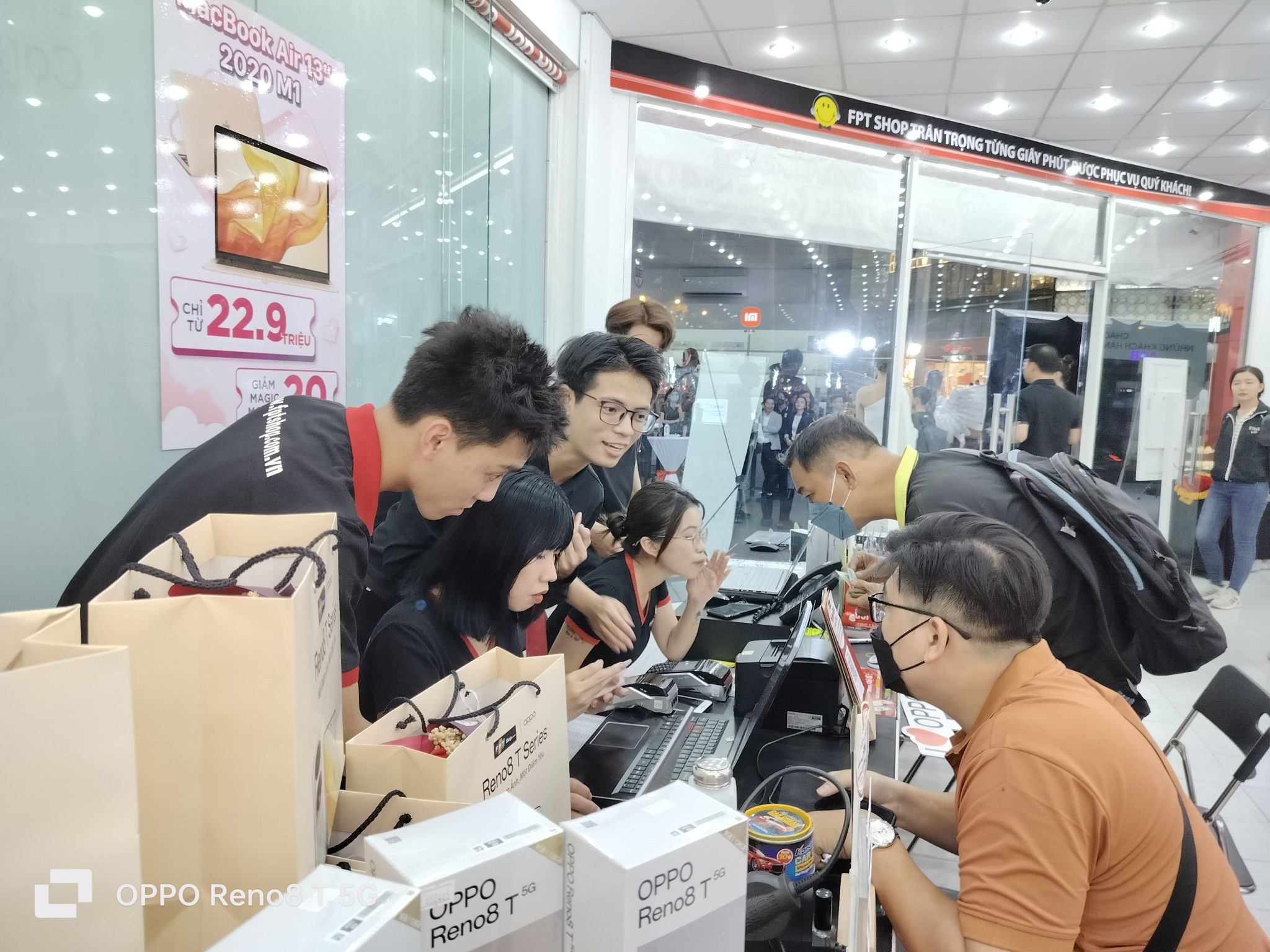 FPT Shop rộn ràng mở bán OPPO Reno8 T Series sớm nhất thị trường FPT Shop rộn ràng mở bán OPPO Reno8 T Series sớm nhất thị trường