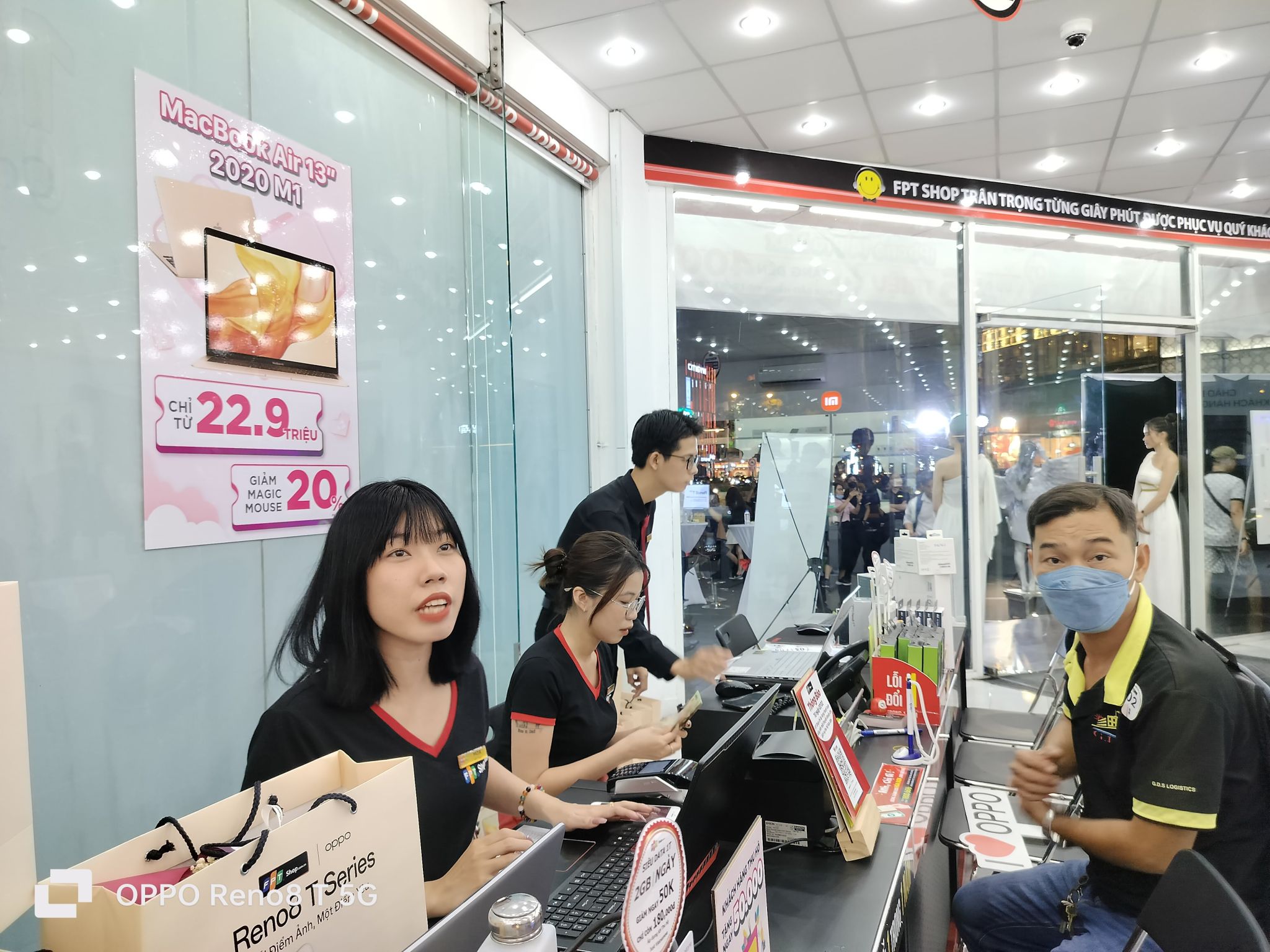 FPT Shop rộn ràng mở bán OPPO Reno8 T Series sớm nhất thị trường FPT Shop rộn ràng mở bán OPPO Reno8 T Series sớm nhất thị trường