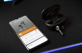 JBL ra mắt tai nghe gaming không độ trễ