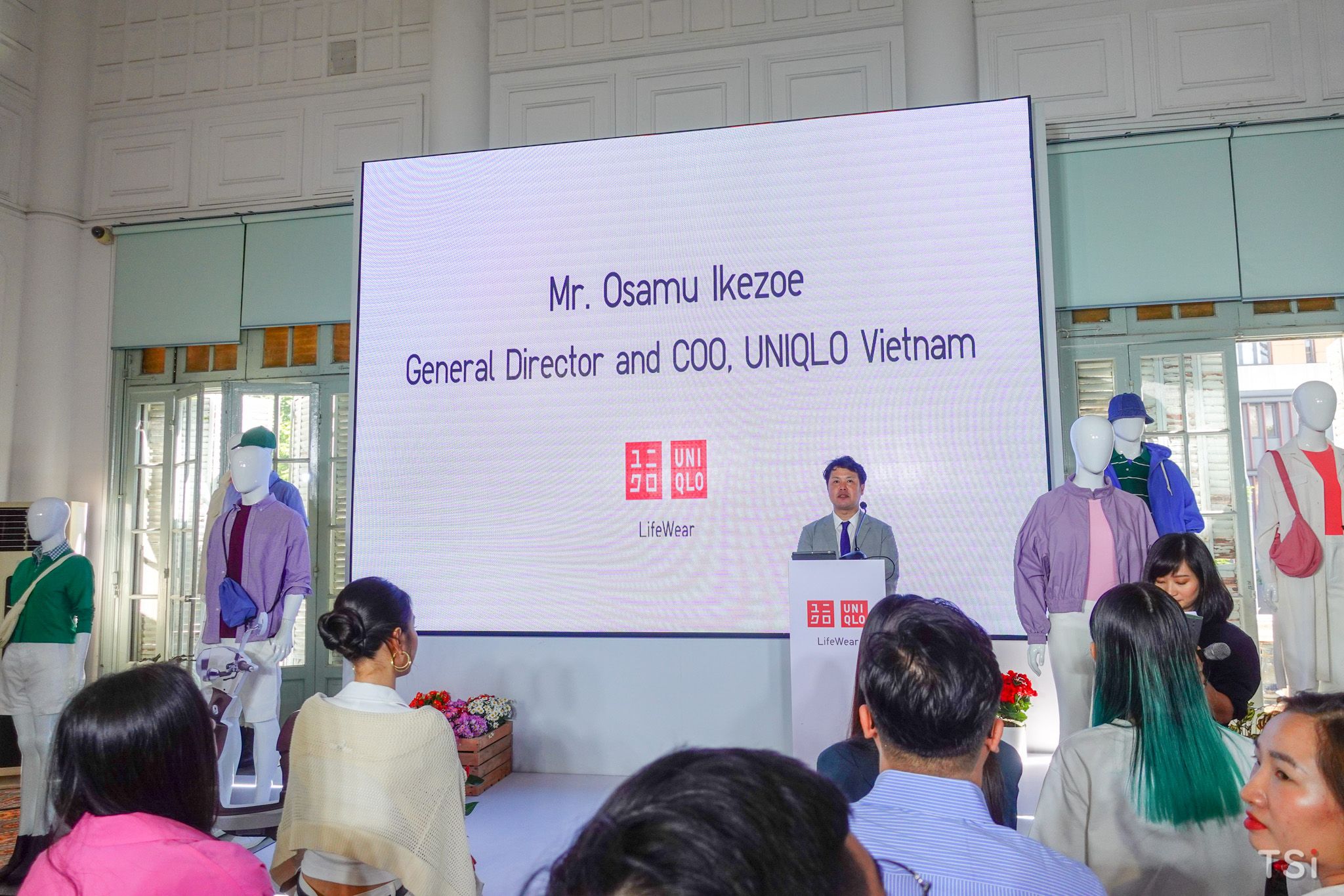 UNIQLO khai mạc triển lãm BST LifeWear Xuân/Hè 2023 UNIQLO khai mạc triển lãm BST LifeWear Xuân/Hè 2023