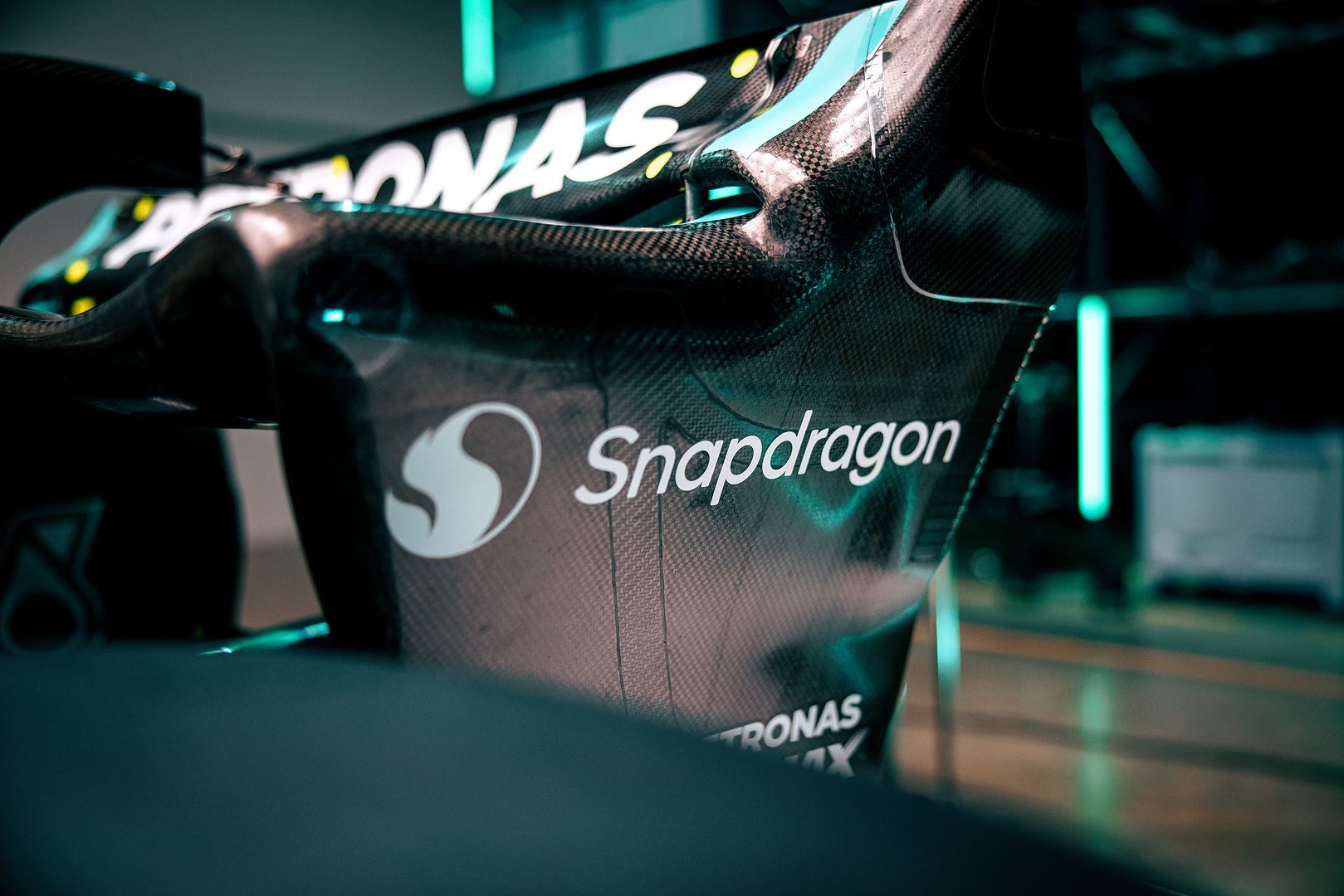 Qualcomm hợp tác đội đua F1 Mercedes-AMG PETRONAS mang đến trải nghiệm bứt phá và sáng tạo Qualcomm hợp tác với đội đua F1 Mercedes-AMG PETRONAS mang đến trải nghiệm bứt phá và sáng tạo