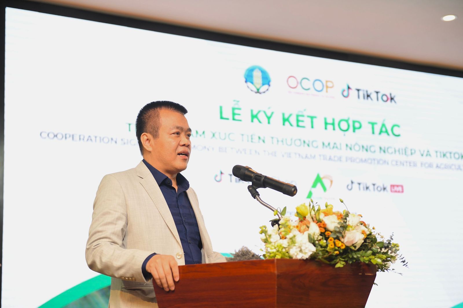 Trung tâm xúc tiến thương mại nông nghiệp - Bộ Nông nghiệp và Phát triển Nông thôn và TikTok ký kết Hợp tác Chiến lược Nâng cao Năng lực Chuyển đổi số cho chương trình OCOP quốc gia Trung tâm xúc tiến thương mại nông nghiệp - Bộ Nông nghiệp và Phát triển Nông thôn và TikTok ký kết Hợp tác Chiến lược Nâng cao Năng lực Chuyển đổi số cho chương trình OCOP quốc gia