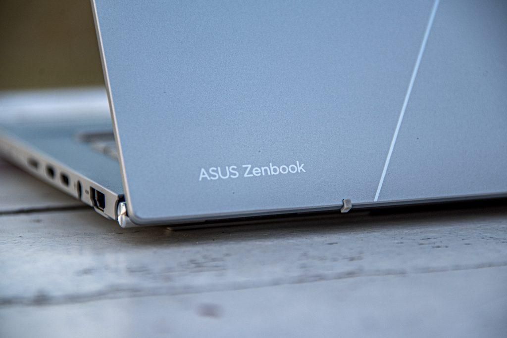 ASUS Zenbook 14 OLED (UX3402V): ultrabook doanh nhân mỏng, nhẹ, sang trọng ASUS Zenbook 14 OLED (UX3402V): ultrabook doanh nhân mỏng, nhẹ, sang trọng