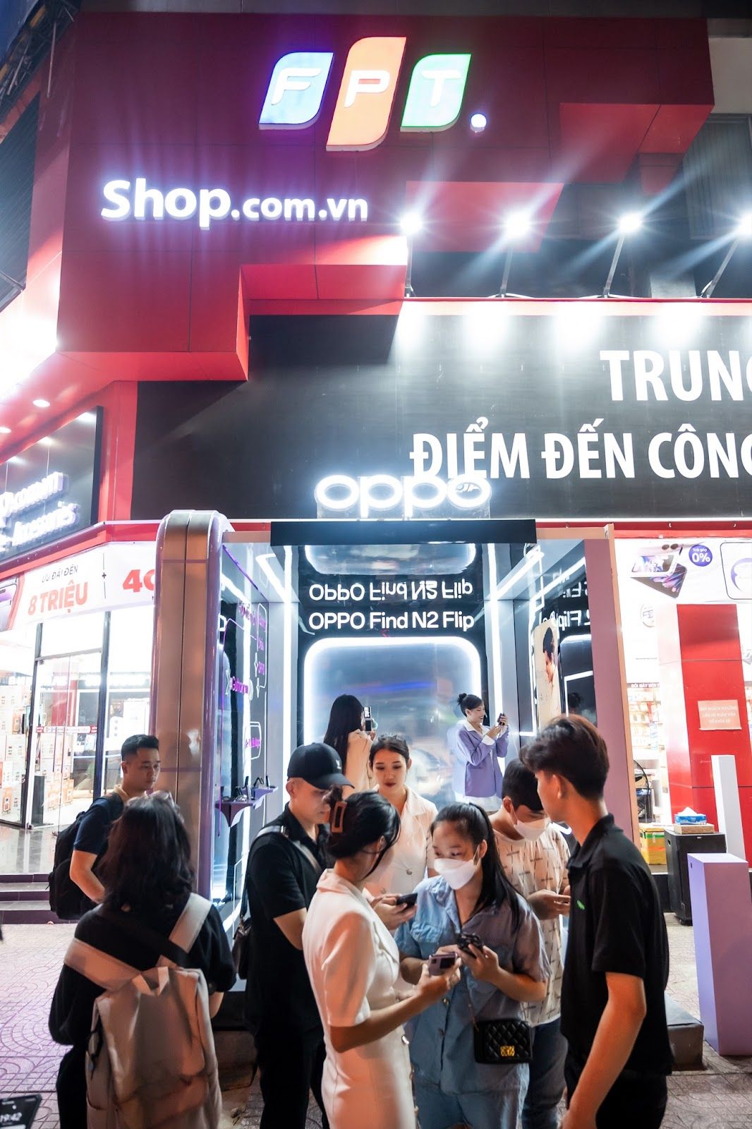 OPPO tổ chức chuỗi sự kiện trải nghiệm Find N2 Flip, mang công nghệ điện thoại gập mới nhất đến người dùng Việt Nam OPPO tổ chức chuỗi sự kiện trải nghiệm Find N2 Flip, mang công nghệ điện thoại gập mới nhất đến người dùng Việt Nam