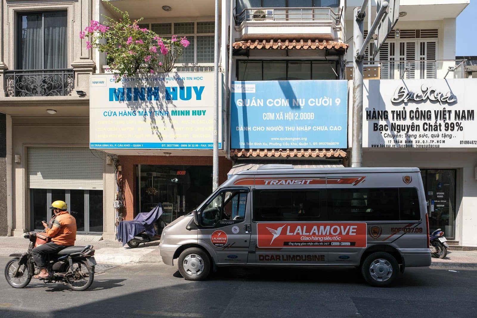 Lalamove Việt Nam đồng hành cùng Quỹ Bông Sen mang "Quán cơm Yên vui & Nụ cười" đến hàng nghìn người khó khăn và đối tác tài xế Lalamove Việt Nam đồng hành cùng Quỹ Bông Sen mang "Quán cơm Yên vui & Nụ cười" đến hàng nghìn người khó khăn và đối tác tài xế