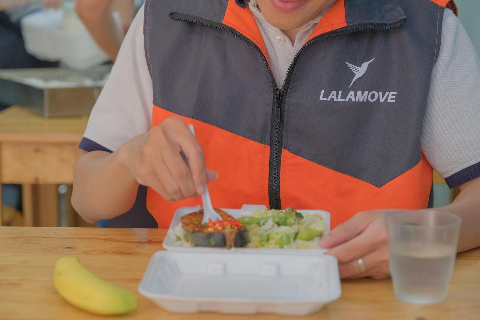 Lalamove Việt Nam đồng hành cùng Quỹ Bông Sen mang "Quán cơm Yên vui & Nụ cười" đến hàng nghìn người khó khăn và đối tác tài xế Lalamove Việt Nam đồng hành cùng Quỹ Bông Sen mang "Quán cơm Yên vui & Nụ cười" đến hàng nghìn người khó khăn và đối tác tài xế