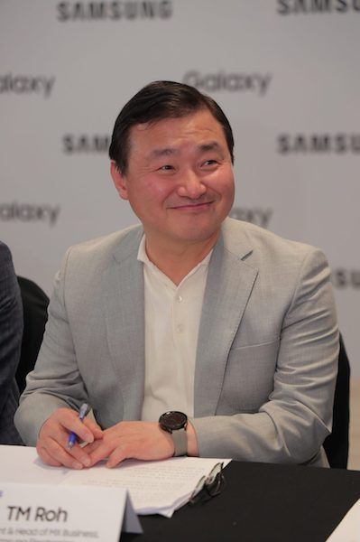 Chủ tịch Samsung TM Roh thăm Việt Nam, chia sẻ về bối cảnh ngành di động Chủ tịch Samsung TM Roh thăm Việt Nam, chia sẻ về bối cảnh ngành di động