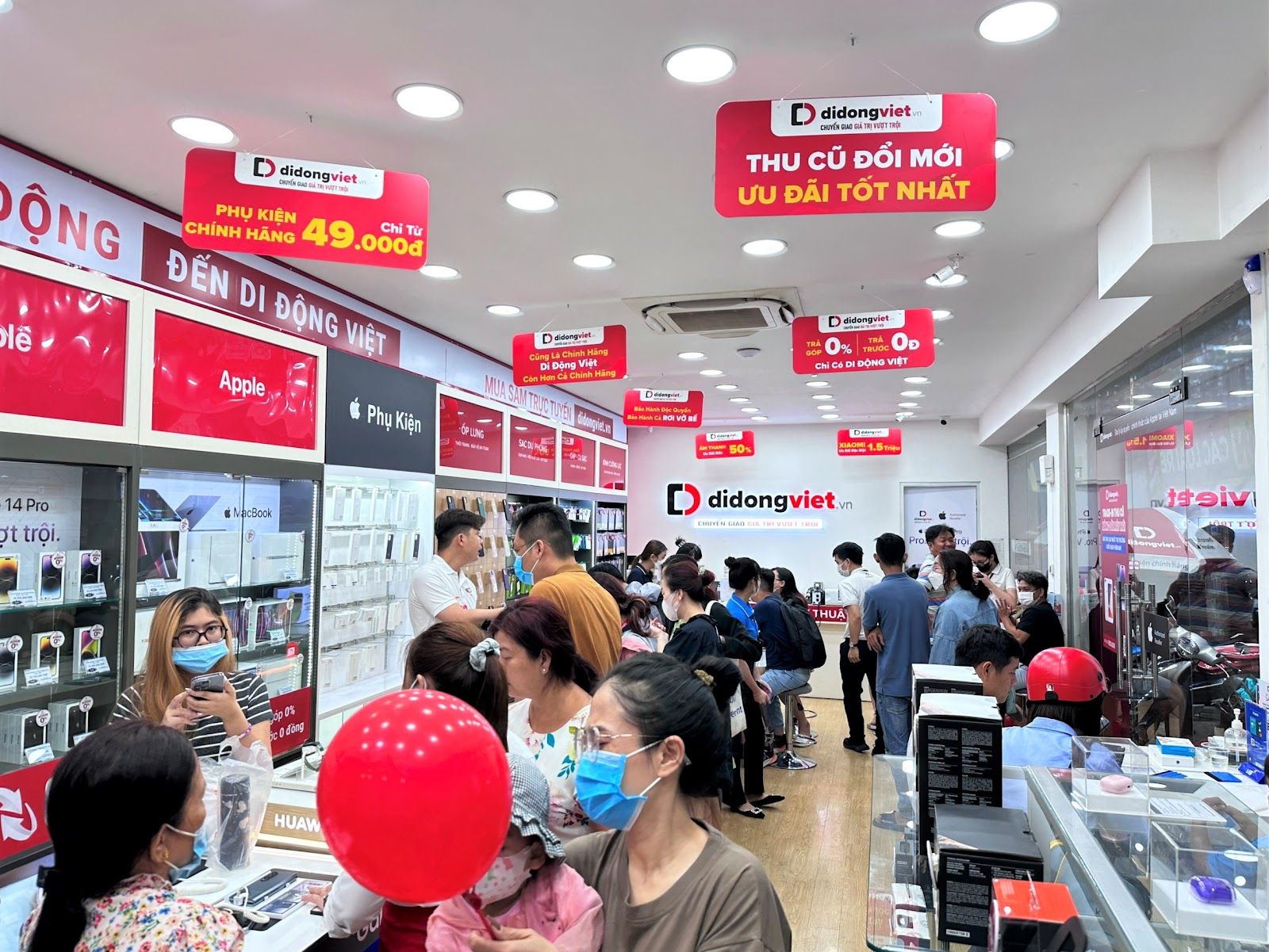 Sau gần 2 tháng chiến giá, chỉ còn Di Động Việt thách thức “gã khổng lồ” Sau gần 2 tháng chiến giá, chỉ còn Di Động Việt thách thức “gã khổng lồ”