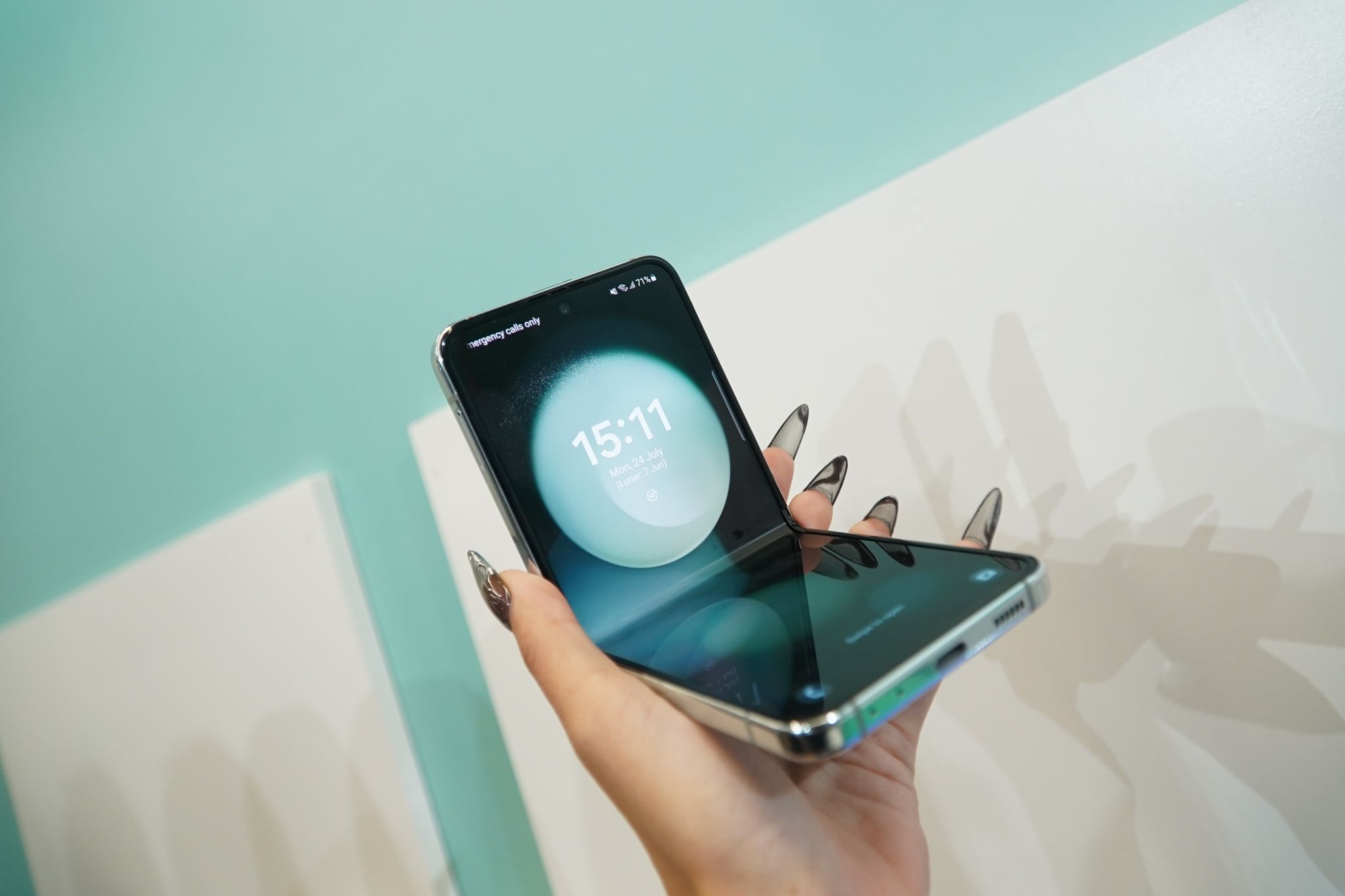 Di Động Việt nhận đặt trước Galaxy Z Fold5|Z Flip5 với nhiều ưu đãi độc quyền trị giá hơn 8 triệu đồng 217495-di-dong-viet-galaxy-z-fold5z-flip5