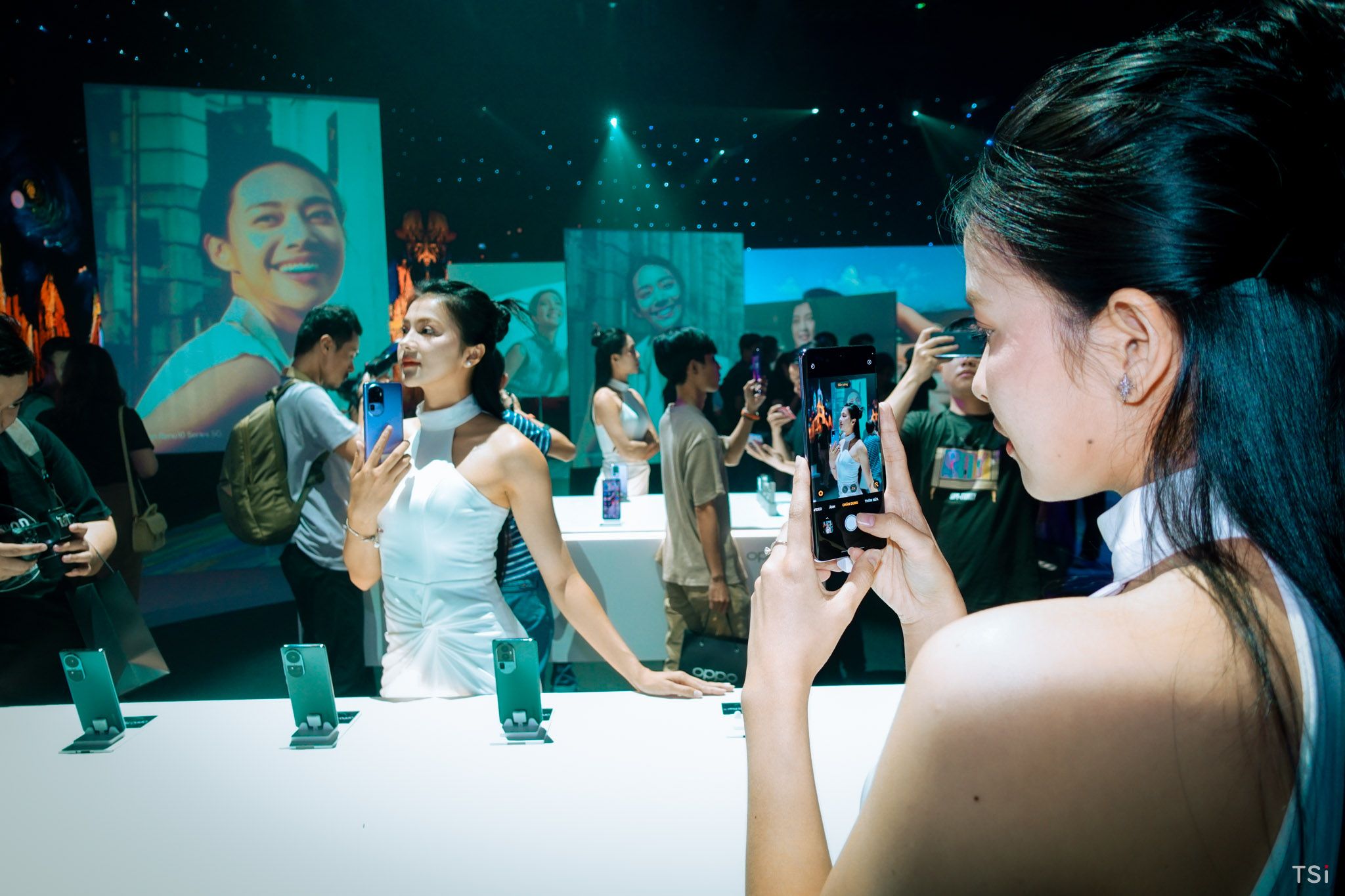 OPPO Reno10 Series ra mắt với Camera Chân dung Tele đến 64MP OPPO Reno10 Series ra mắt với Camera Chân dung Tele đến 64MP