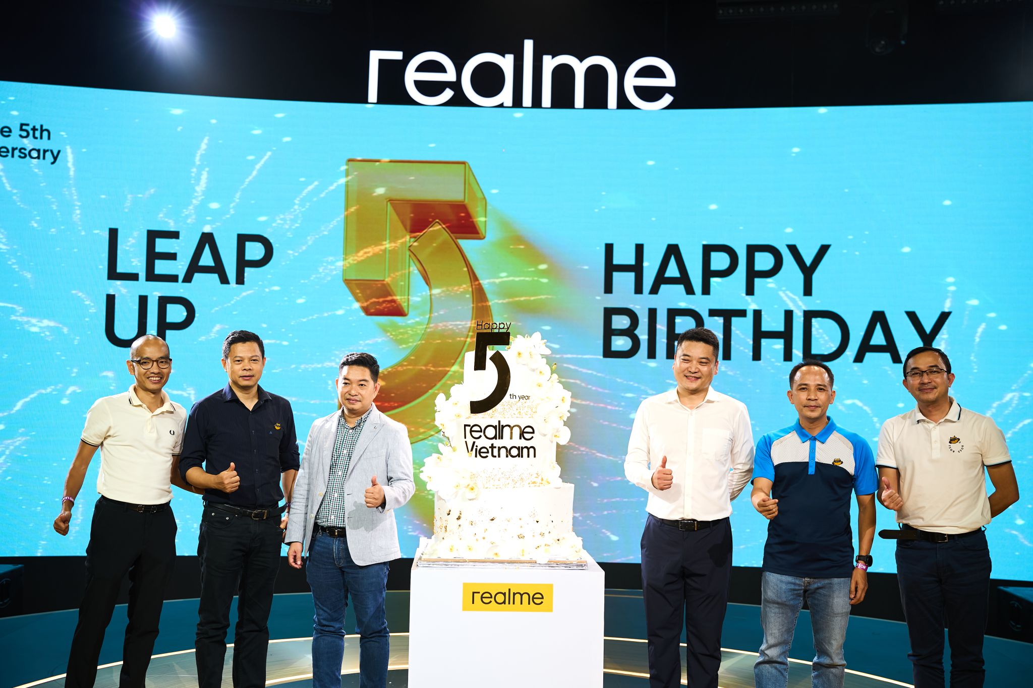 Realme đón sinh nhật lên 5 hoành tráng, lọt top 5 thương hiệu công nghệ tại Việt Nam 218742-realme-top-5-cong-nghe-tai-viet-nam