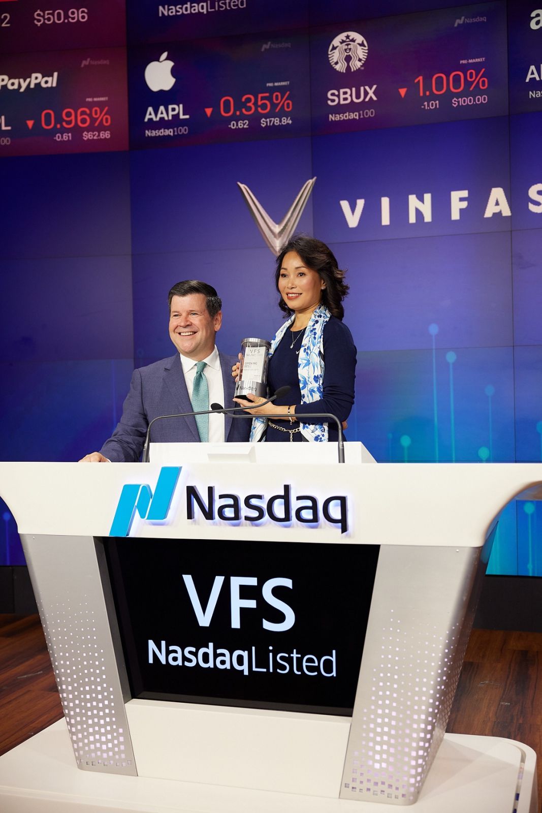VinFast chính thức niêm yết trên Nasdaq Gglobal Select Market - giá trị vốn hóa hơn 23 tỷ USD 218910-vinfast-nasdaq-gglobal-select-market