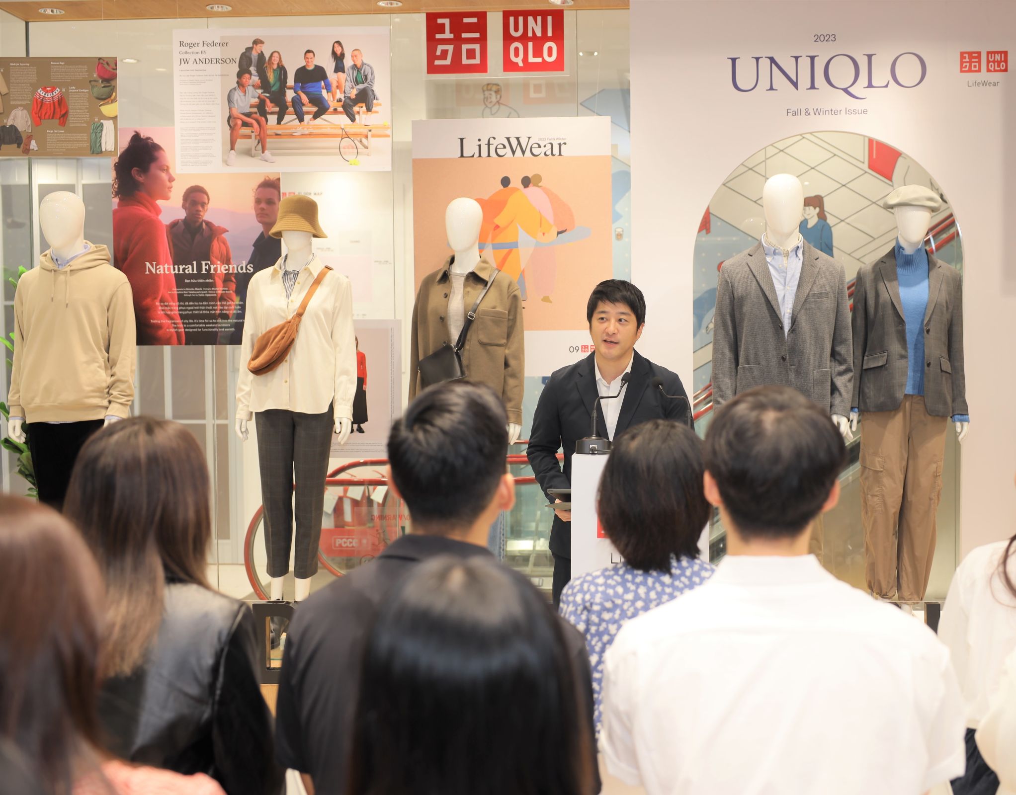 UNIQLO giới thiệu Bộ sưu tập LifeWear Thu/Đông 2023 với không gian trưng bày độc đáo tại cửa hàng UNIQLO Vincom Bà Triệu 219778-uniqlo-bo-suu-tap-lifewear-thu-dong-2023