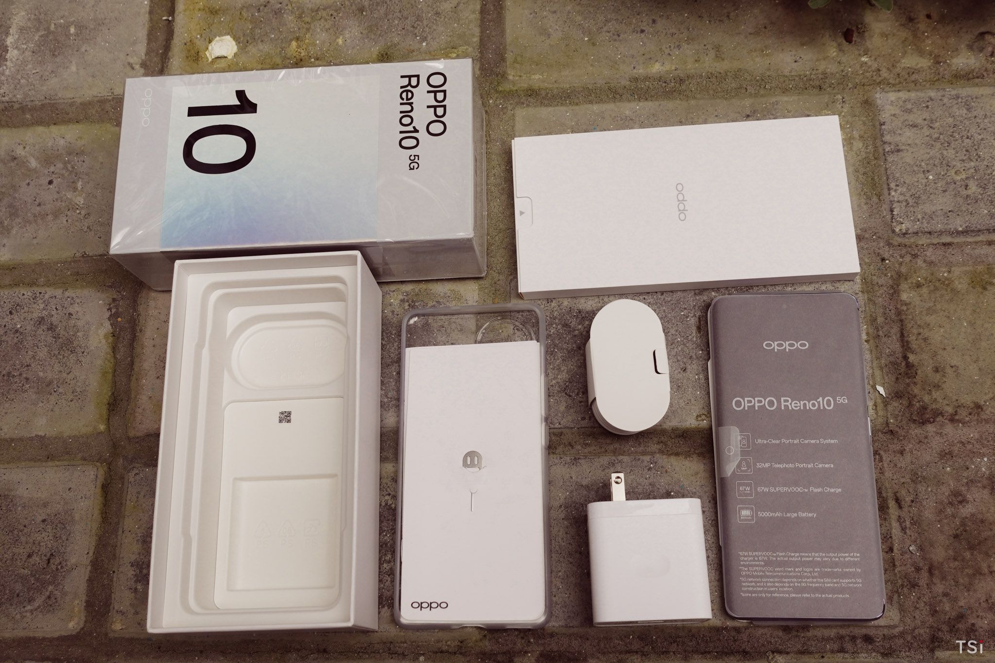 Mở hộp OPPO Reno10 5G: đơn giản mà đẹp Mở hộp OPPO Reno10 5G: đơn giản mà đẹp